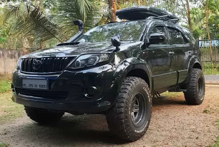 Black modified Fortuner with off-road tyres